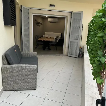 Marina Gemeos - Center By Hd Apartment